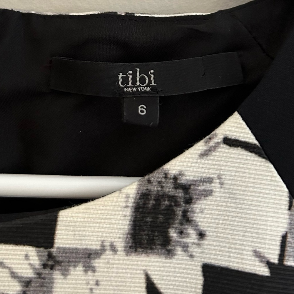 Tibi Arel Floral Print Mini Shift Dress LV5 Black/Pink |Size 6 - Picture 8 of 9